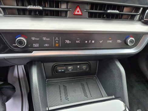 Used 2025 Kia Sportage EX image 17
