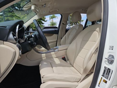 Used 2018 Mercedes-Benz GLC 300 4MATIC image 10