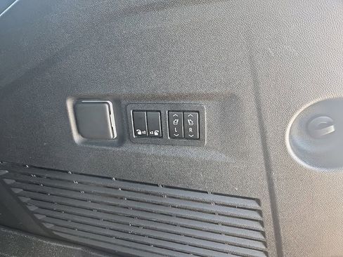 Used 2022 GMC Yukon XL Denali image 36