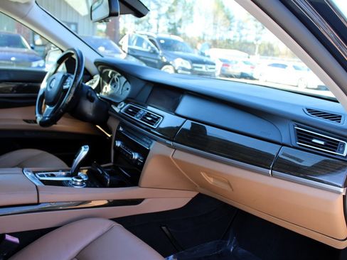 Used 2012 BMW 740i image 17