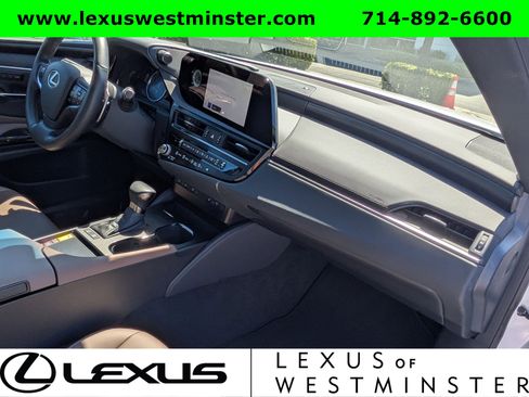 Certified 2025 Lexus ES 300h w/ Premium Package image 6