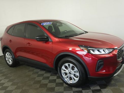 Used 2025 Ford Escape Active w/ Cold Weather Package AWD/4WD image 2