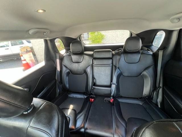 Used 2019 Jeep Cherokee Latitude Plus w/ Cold Weather Group AWD/4WD image 23