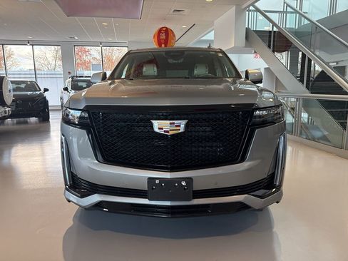 Used 2023 Cadillac Escalade Sport Platinum image 3