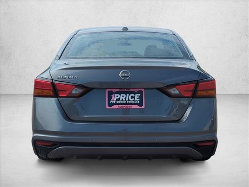 Used 2025 Nissan Altima 2.5 SV FWD image 7