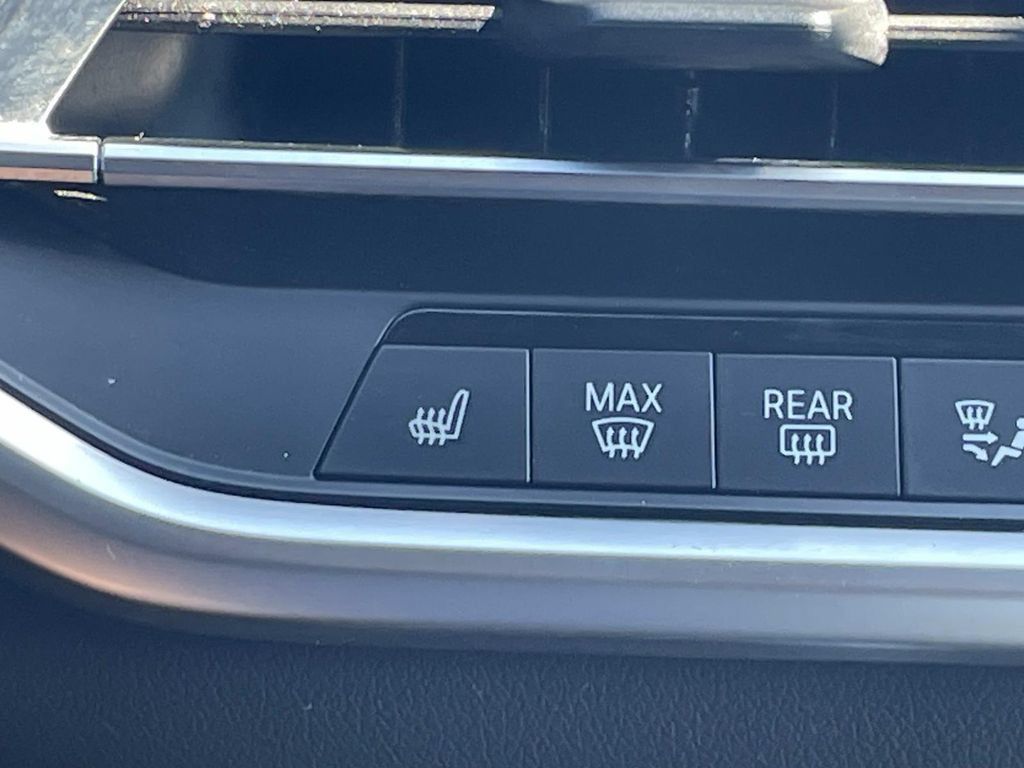 Used 2023 BMW X5 xDrive40i w/ Premium Package AWD/4WD image 25