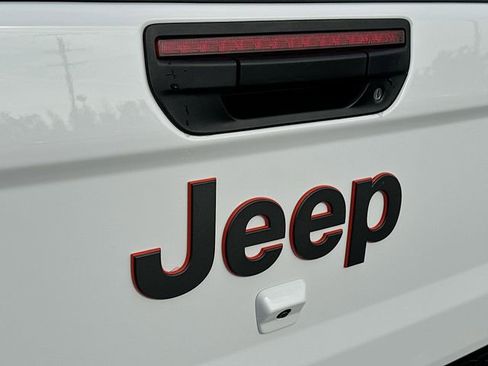 New 2026 Jeep Gladiator Mojave image 18