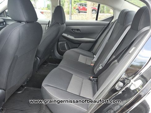 Used 2025 Nissan Sentra SV FWD image 4