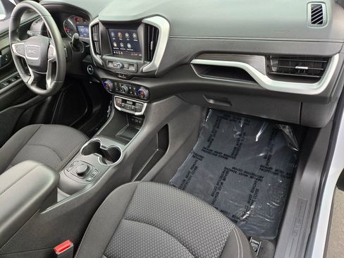 Used 2023 GMC Terrain SLE w/ Driver Convenience Package image 16