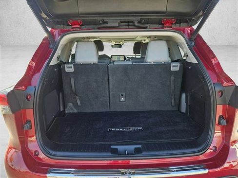 Used 2020 Toyota Highlander Platinum image 6