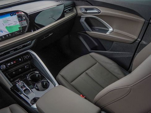 Certified 2025 Audi Q5 Premium w/ Convenience Package image 25