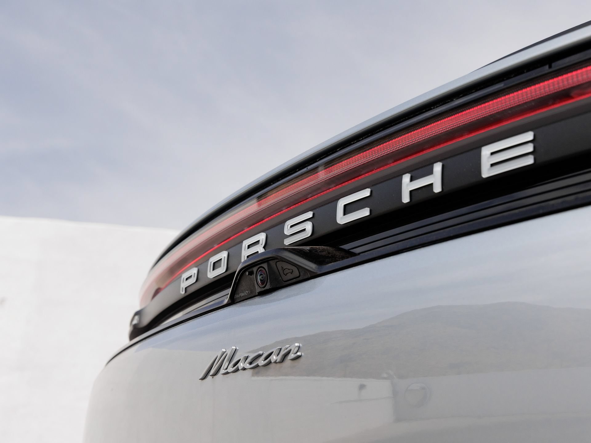 Certified 2025 Porsche Macan Electric RWD image 12