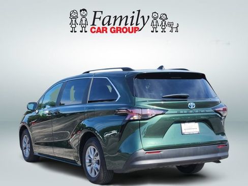 Used 2025 Toyota Sienna LE w/ LE Plus Package AWD/4WD image 4