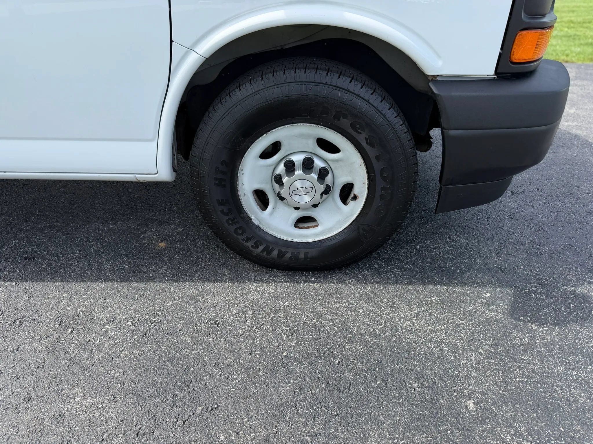Used 2017 Chevrolet Express 2500 RWD image 31