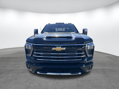 Used 2025 Chevrolet Silverado 2500 LT w/ Z71 Chrome Sport Edition image 2
