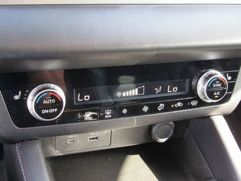 Used 2023 Mitsubishi Outlander SE image 27