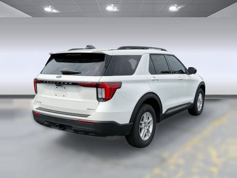 Used 2025 Ford Explorer Active AWD/4WD image 6