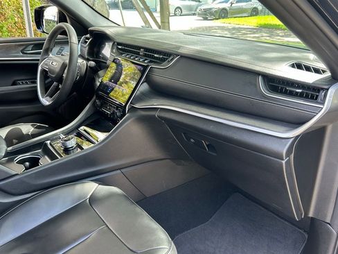 Certified 2024 Jeep Grand Cherokee Limited w/ Black Appearance Package image 34