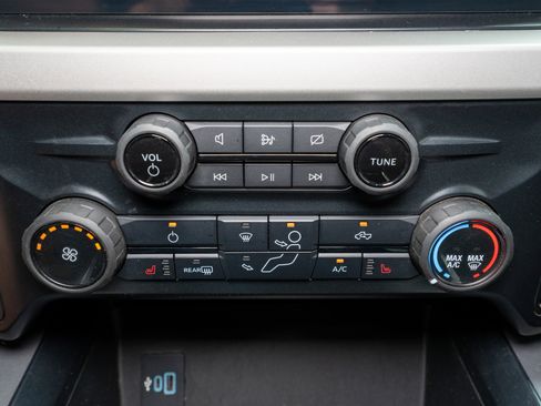 Used 2023 Ford F250 XLT w/ XLT Premium Package AWD/4WD image 25