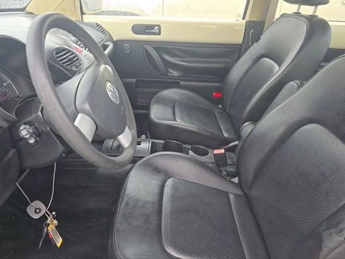 Used 2006 Volkswagen Beetle Coupe w/ Package 1 FWD image 7