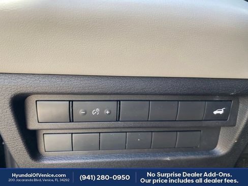 Used 2023 Mitsubishi Outlander SEL AWD/4WD image 15