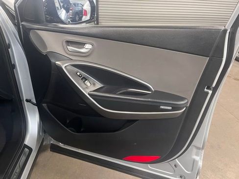 Used 2015 Hyundai Santa Fe GLS w/ Option Group 03 FWD image 12