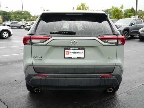 Used 2022 Toyota RAV4 XLE FWD image 6