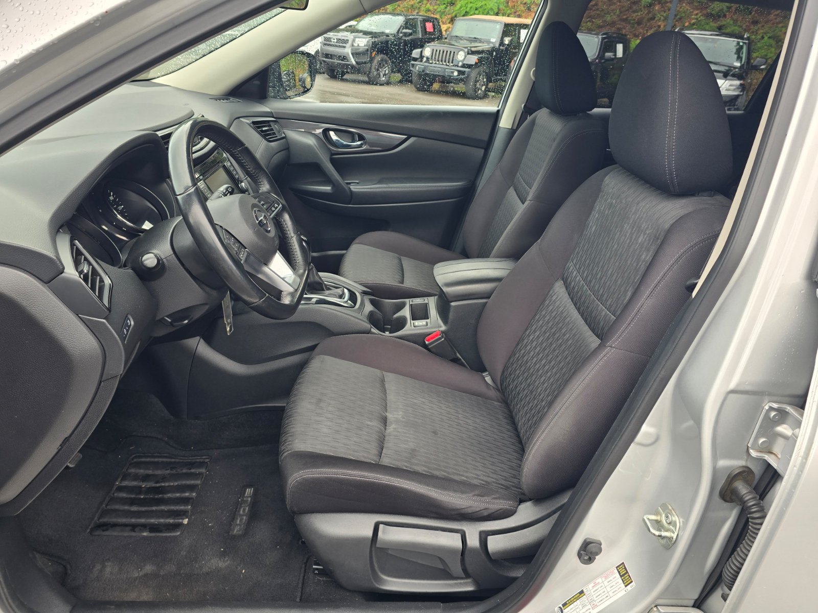 Used 2019 Nissan Rogue S w/ Special Edition Package FWD image 13