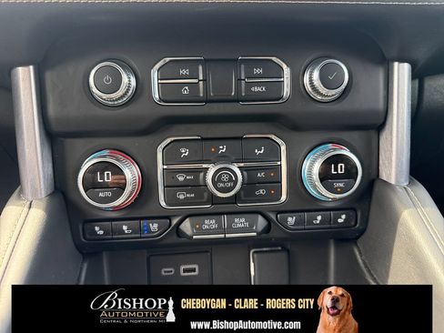 Used 2024 GMC Yukon XL SLT AWD/4WD image 7