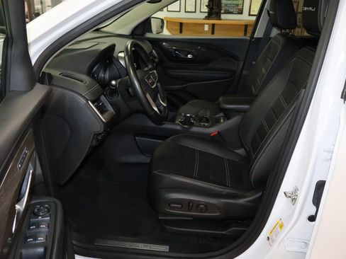Used 2024 GMC Terrain Denali w/ Denali Premium Package AWD/4WD image 9