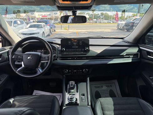 Used 2022 Mitsubishi Outlander SE FWD image 8