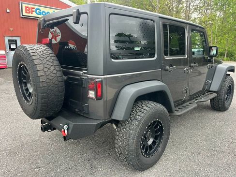 Used 2018 Jeep Wrangler Unlimited Sport S AWD/4WD image 3