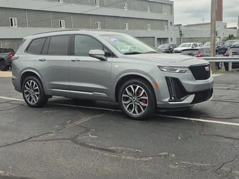 Used 2024 Cadillac XT6 Sport image 11