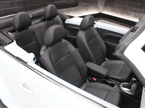 Used 2018 Volkswagen Beetle 2.0T SE FWD image 40