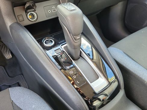 Used 2025 Nissan Versa SV FWD image 22