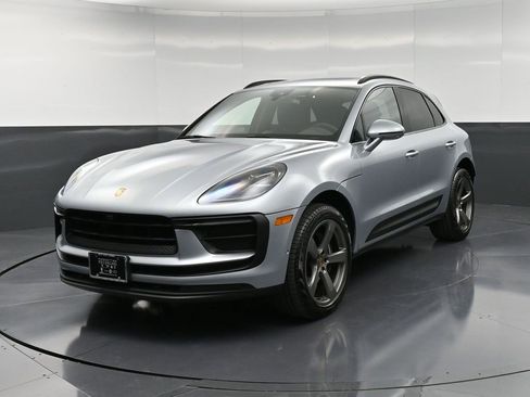 Certified 2022 Porsche Macan image 1