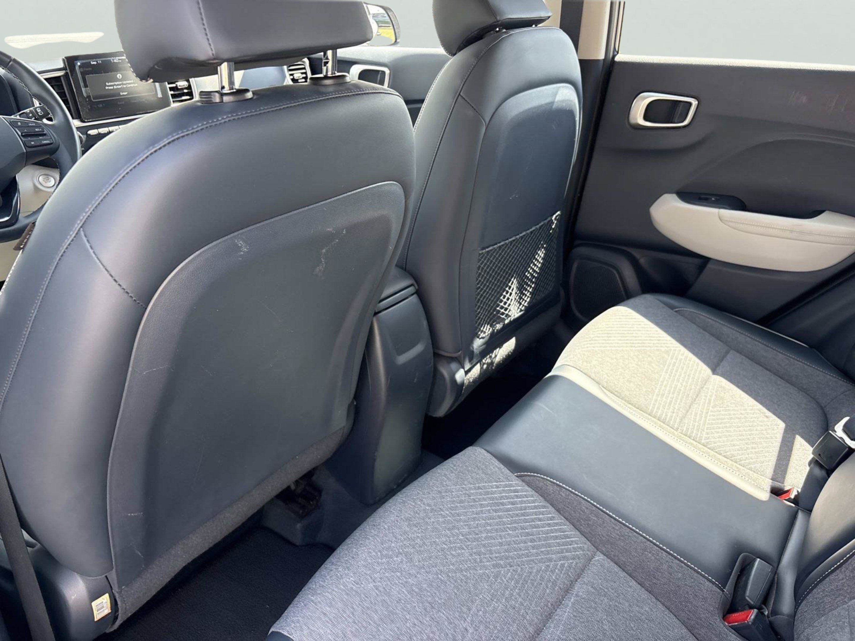 Used 2020 Hyundai Venue FWD image 13