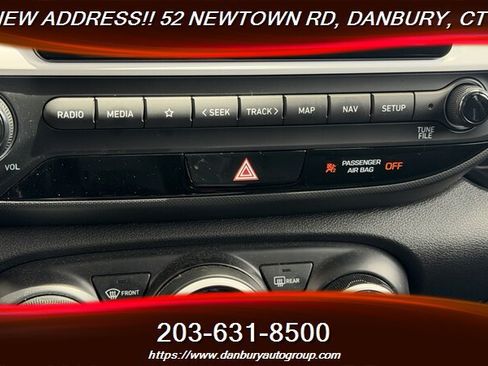 Used 2024 Hyundai Venue Limited FWD image 21