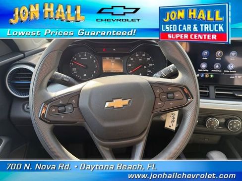 Used 2025 Chevrolet Trax LS w/ Driver Confidence Package image 17
