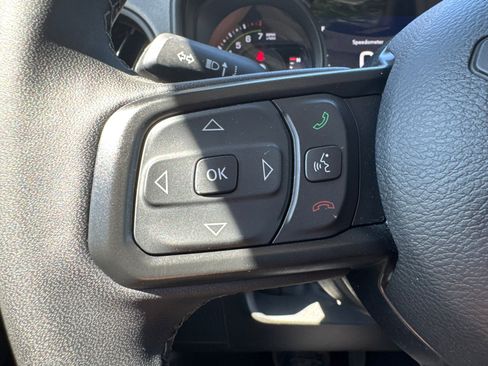 Used 2025 Jeep Wrangler Willys AWD/4WD image 30