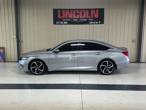 Used 2019 Honda Accord Sport image 2