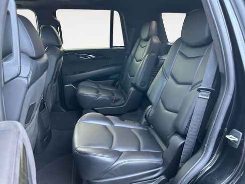 Used 2020 Cadillac Escalade Platinum image 11