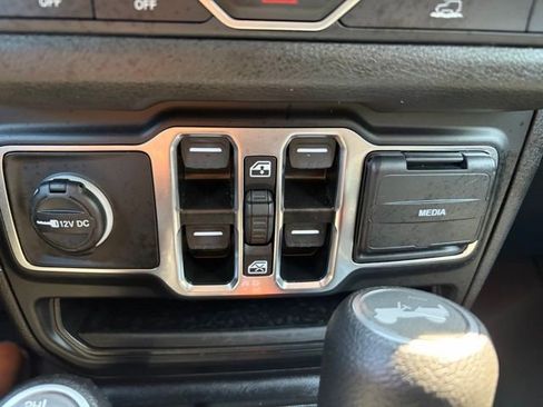 Used 2025 Jeep Wrangler Unlimited Sport AWD/4WD image 28