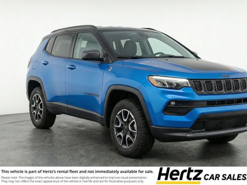 Used 2025 Jeep Compass Trailhawk AWD/4WD image 1