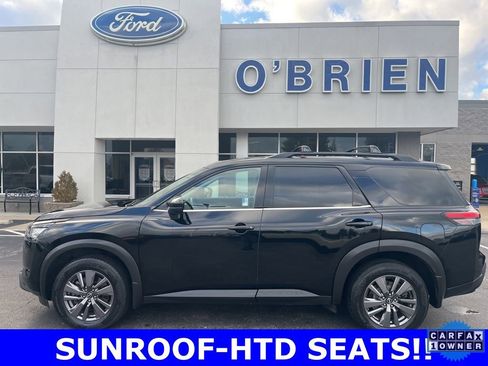 Used 2023 Nissan Pathfinder SV w/ SV Premium Package image 2