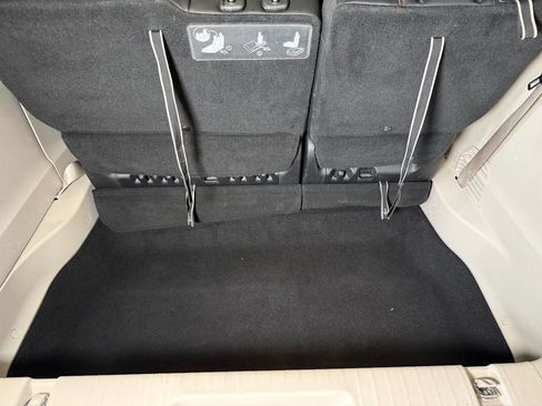 Used 2019 Chrysler Pacifica Touring-L image 25