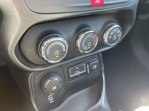 Used 2017 Jeep Renegade Sport w/ Power & Air Group AWD/4WD image 27