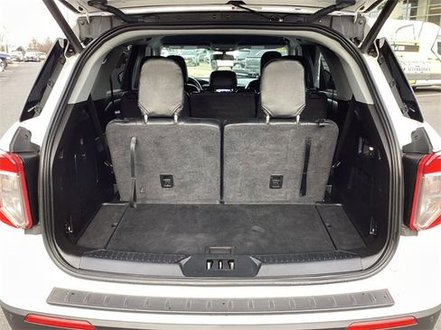 Used 2020 Ford Explorer XLT image 26