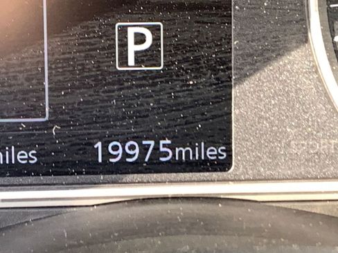 Used 2025 Nissan Versa SV image 9