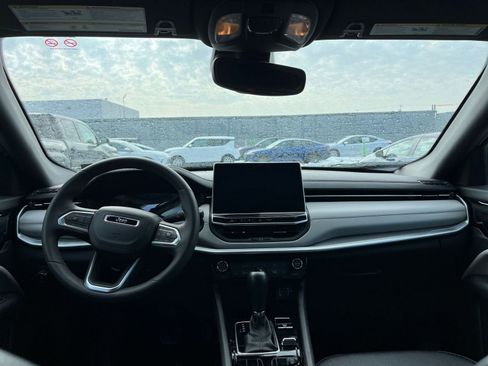 Used 2025 Jeep Compass Limited image 34